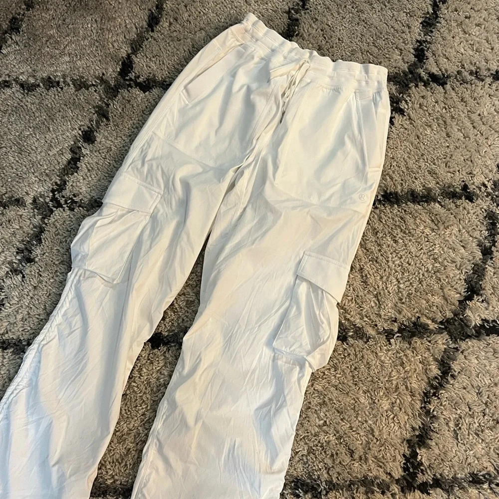 Lululemon Dance Studio Relaxed-Fit Mid-Rise Cargo Pant - White (M) - Picture 4 of 15